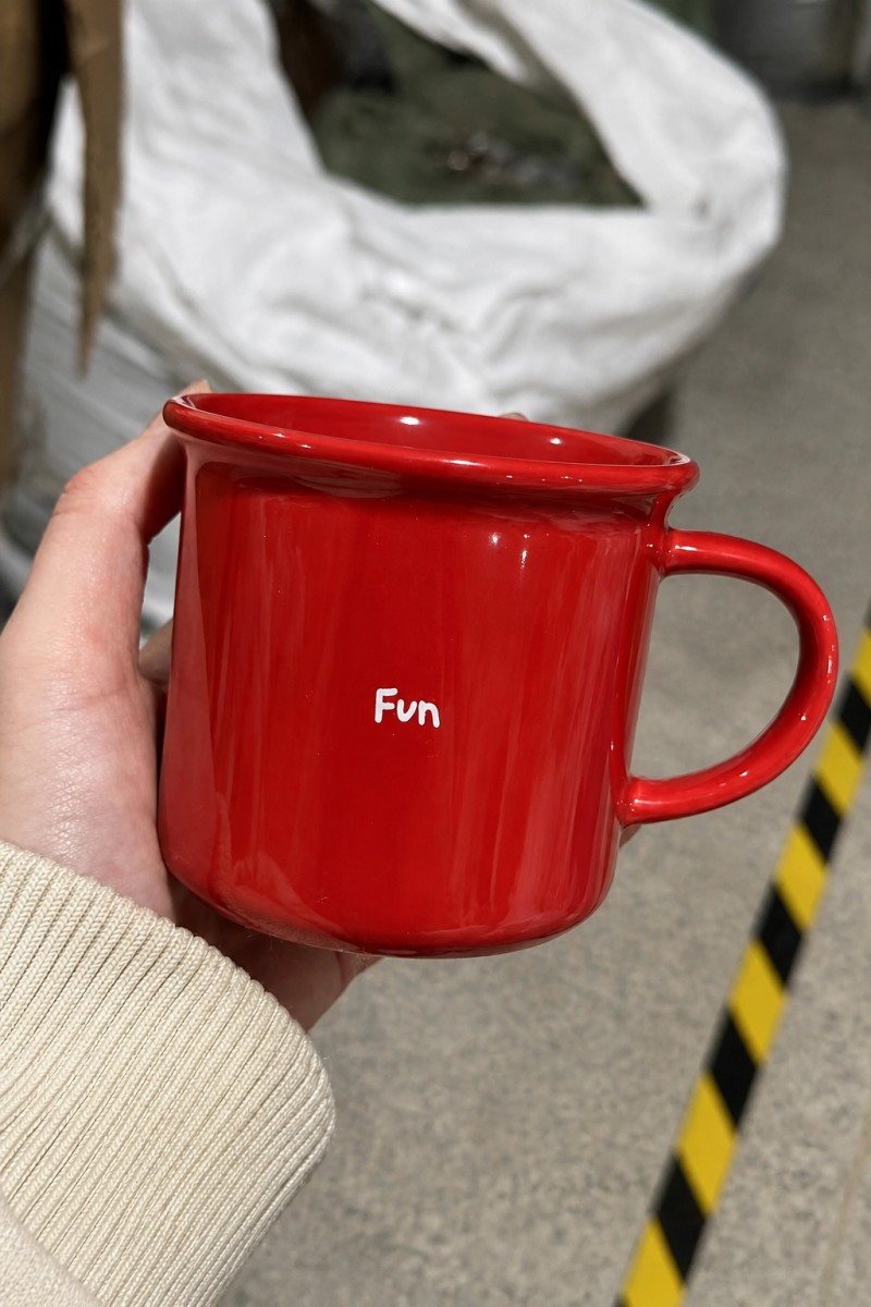 Sjov rød emalje-stil keramisk kaffekrus